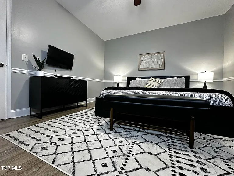 169 E Grand Ave #402 — Photo 15