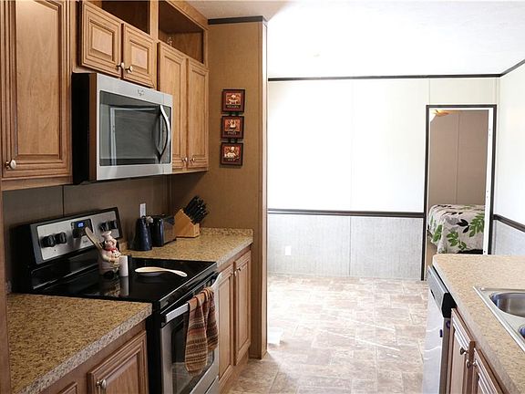4th image of 2525 Red Oak Ln