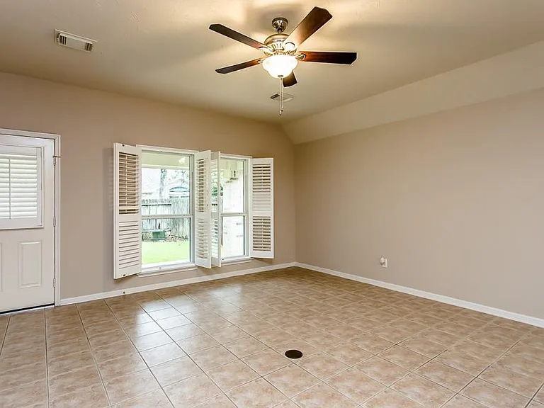 11 Fair Light Ct — Photo 9