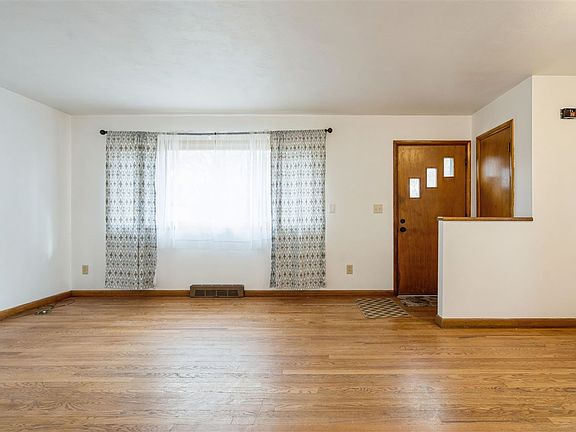 5th image of 441 Upland Ave