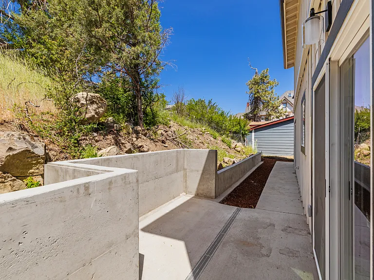 300 Riverside Dr — Photo 5