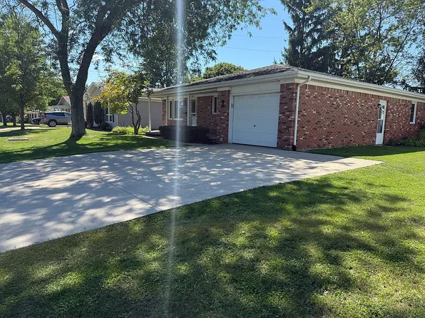 418 Clover Ln, Wauseon, OH 43567