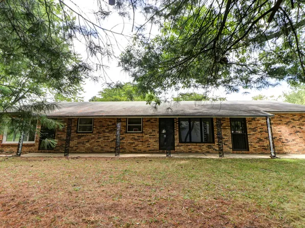 2705 Campbell Dr, Champaign, IL 61821