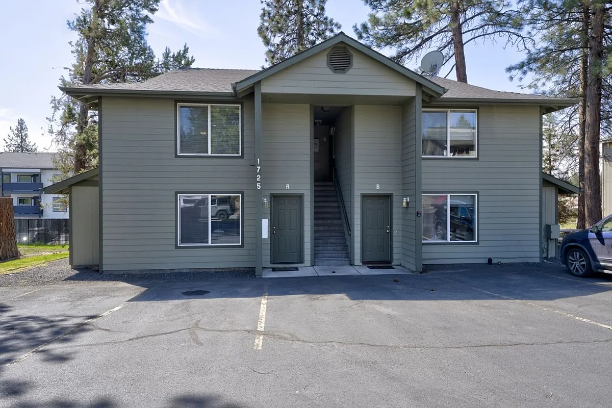 Building Photo - 1725 SW Forest Ridge Ave #D-A