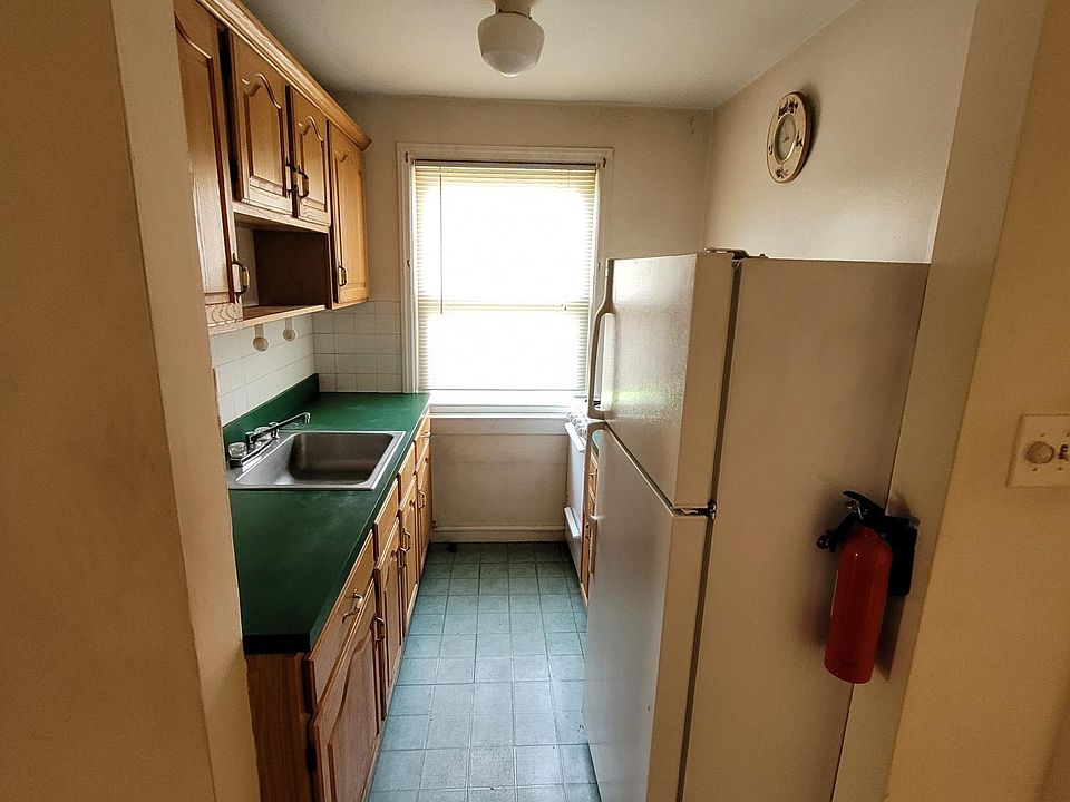 1st image of 14 N Carpenter Ter APT 1R