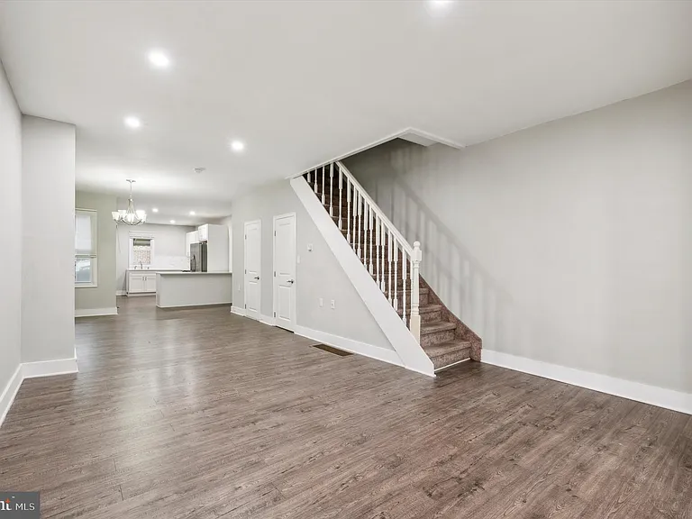 3304 W Allegheny Ave — Photo 10