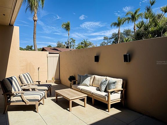 4th image of 2284 Oak Neck Rd APT F