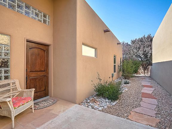 3rd image of 1327 Valle Ln NW