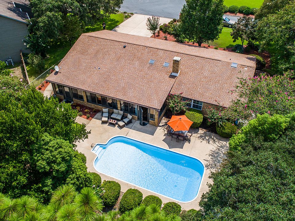1st image of 131 Lake Lorraine Cir