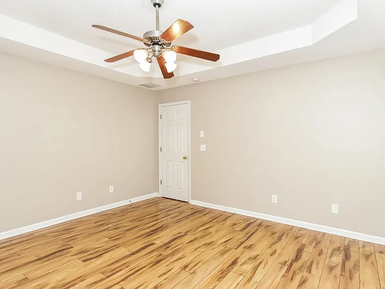 808 Aarons Ct — Photo 10