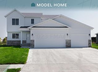 10218 Burgundy Dr, Horace, ND 58047