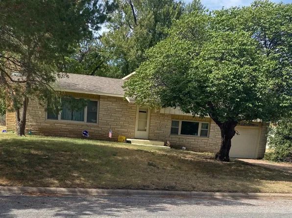 207 Cay Ave, Meade, KS 67864