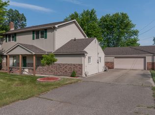 6300 Atkins Rd, Troy, MI 48085