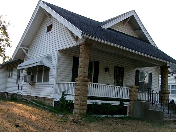 2nd image of 319 S Park Blvd