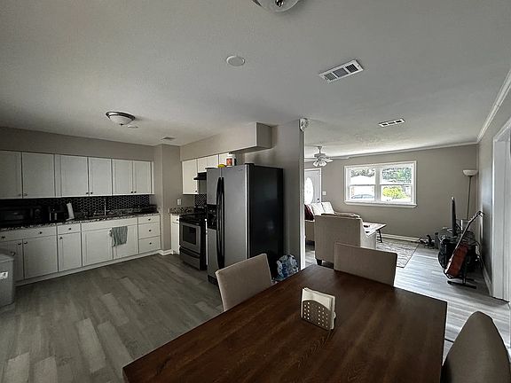 3rd image of 7110 Princess Ln #3