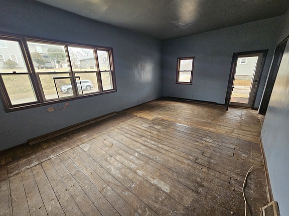 2nd image of 511 W 11th St