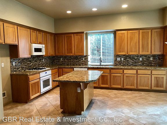 2nd image of 905 Palmer Cir