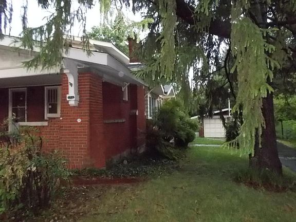 4th image of 121 Huntington Blvd NE