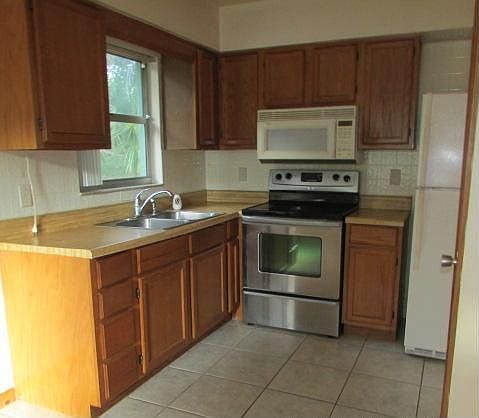 5th image of 2220 Spring Hollow Dr