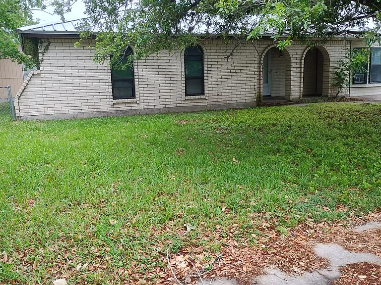 128 Moonlite Ln — Photo 1