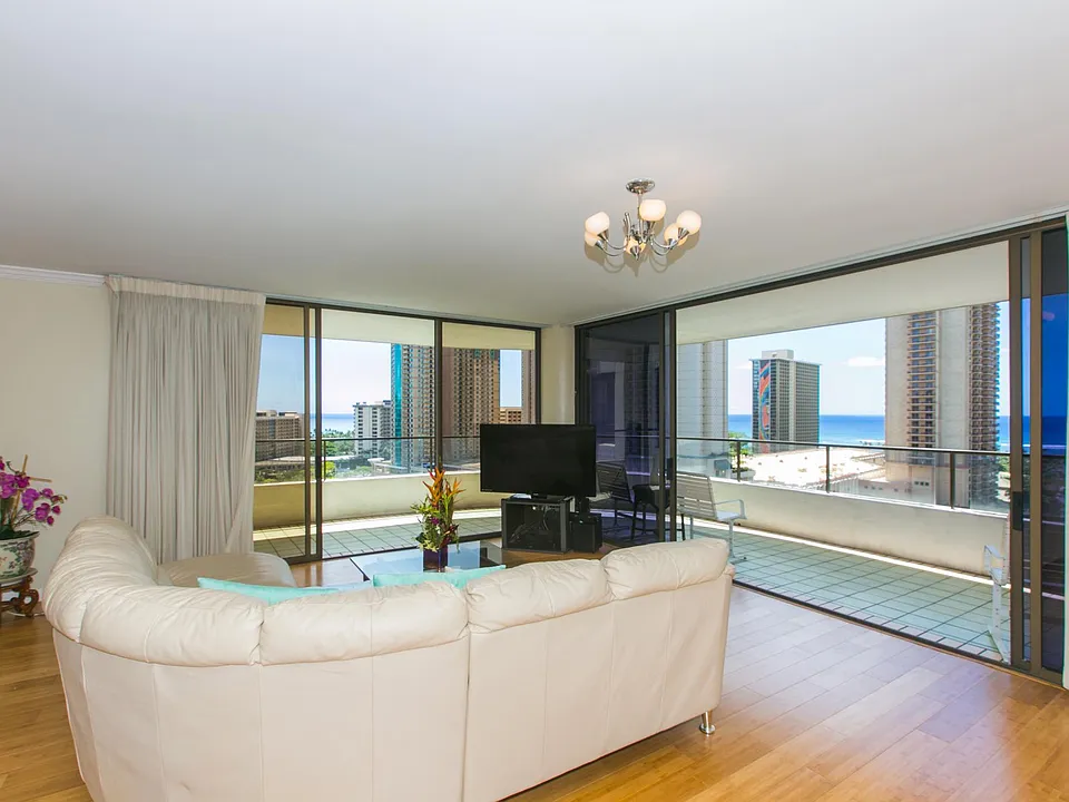 1910 Ala Moana Blvd #18A
