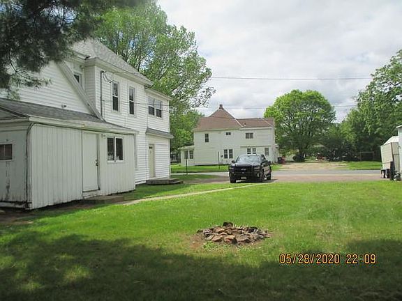 3rd image of 121 12th Ave W