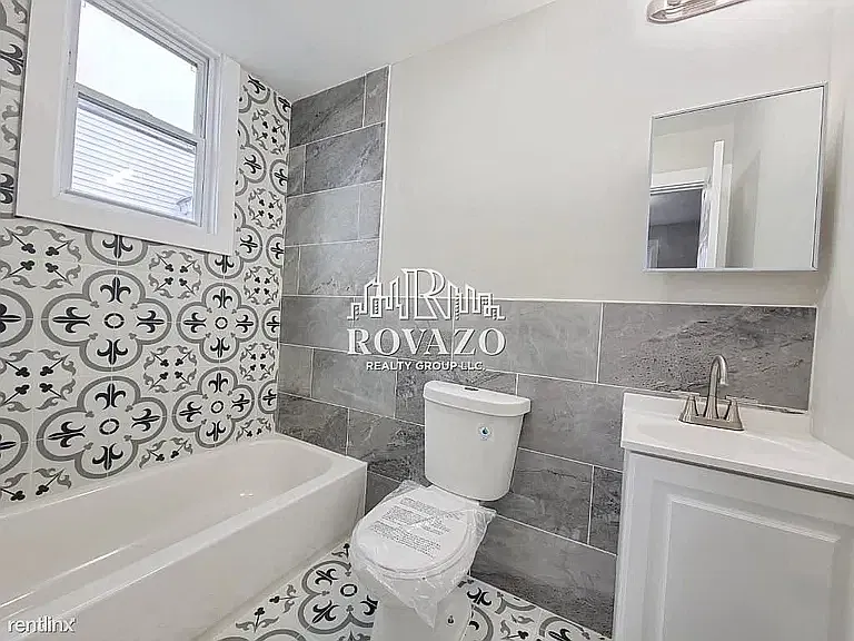 3 bed, $1,995 — Photo 4
