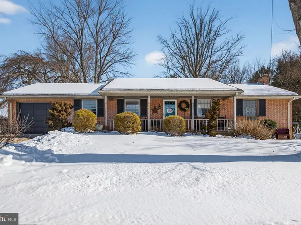 2139 Twin Brooks Dr, York, PA 17408