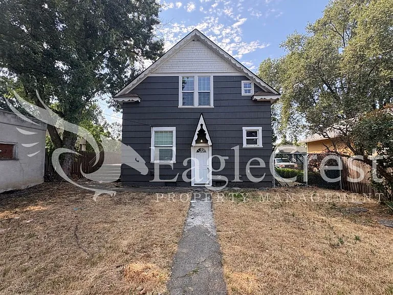 613 Locust St — Photo 48