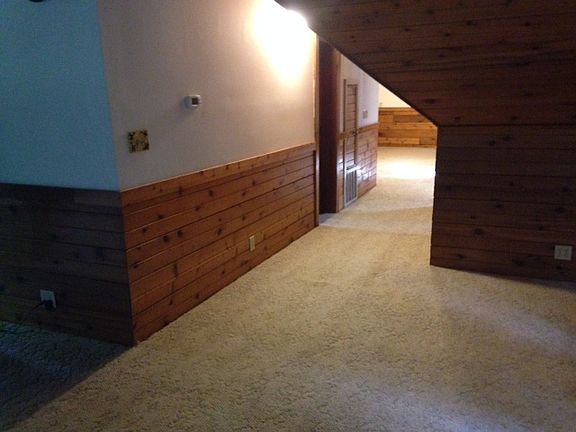 upstairs hall to master & ba