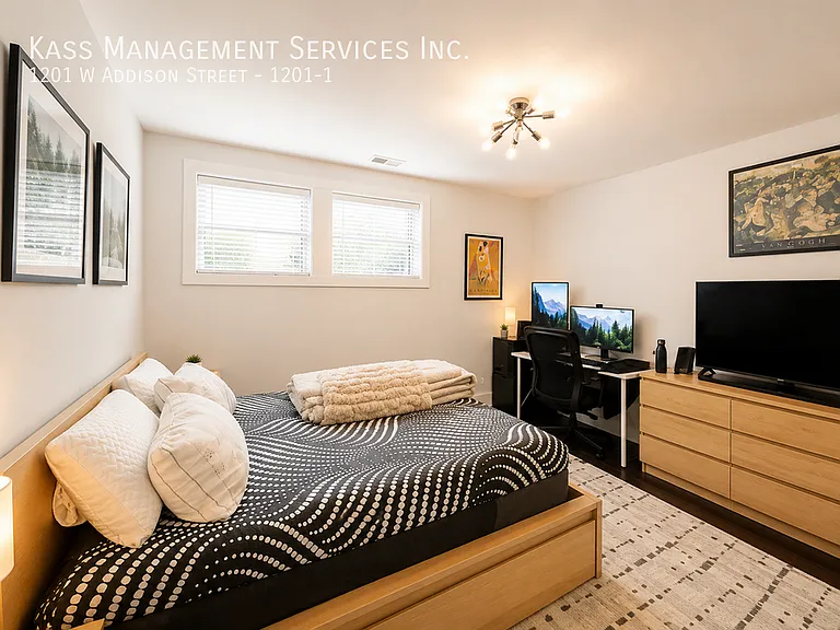 1201 W Addison St #1 — Photo 6