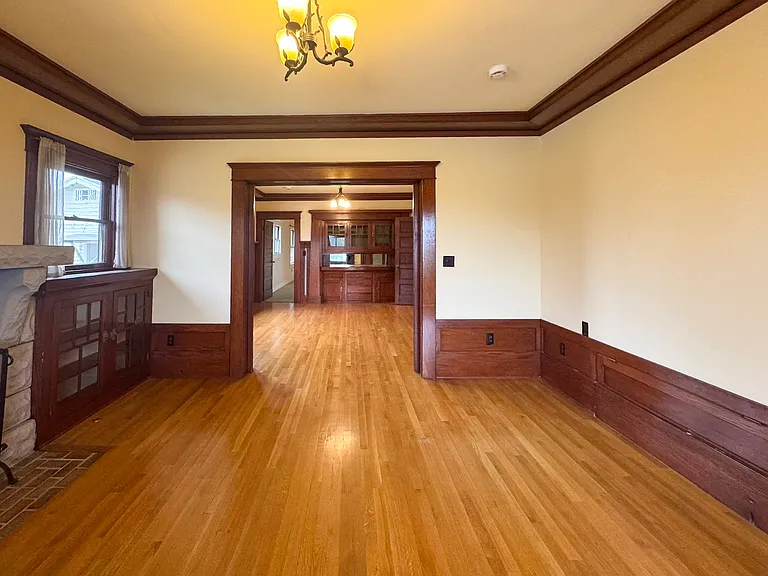 1123 Marion Ave — Photo 6