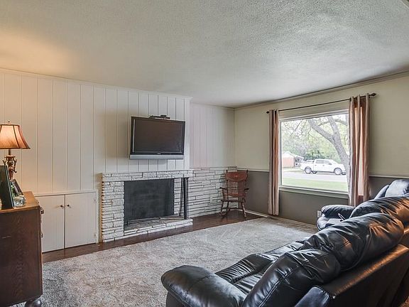 4th image of 1214 Hilltop Dr