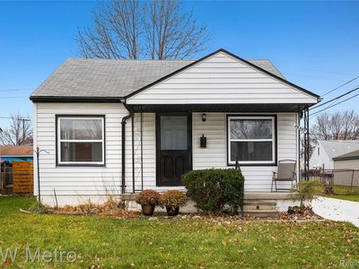 28207 Grant St, Saint Clair Shores, MI, 48081