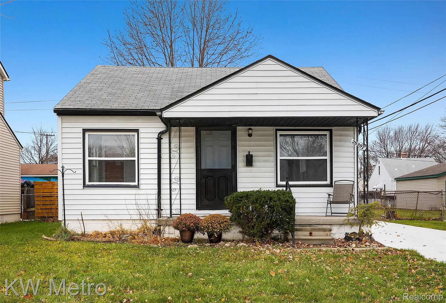 28207 Grant St photo 1