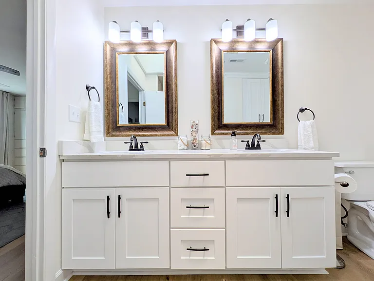 Master Bathroom: Double Vanity