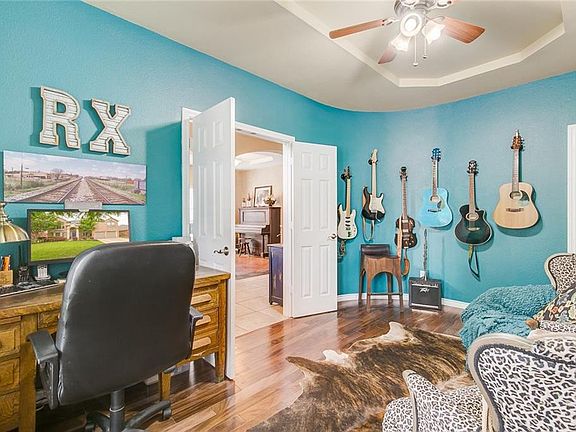 5th image of 11 Saddlewood Ct