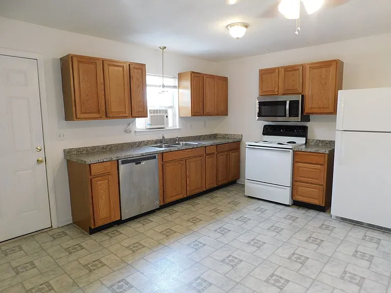 230 Waterford Ln — Photo 6