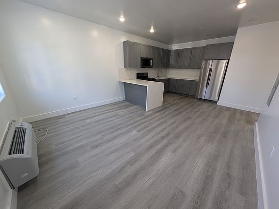 5th image of 273 Oak St APT 101