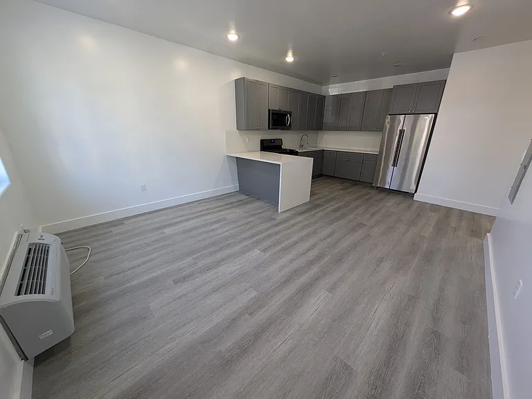 273 Oak St #101 — Photo 5