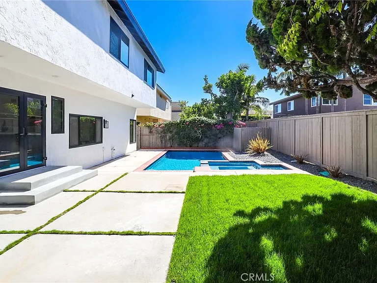 3889 Humboldt Dr — Photo 37