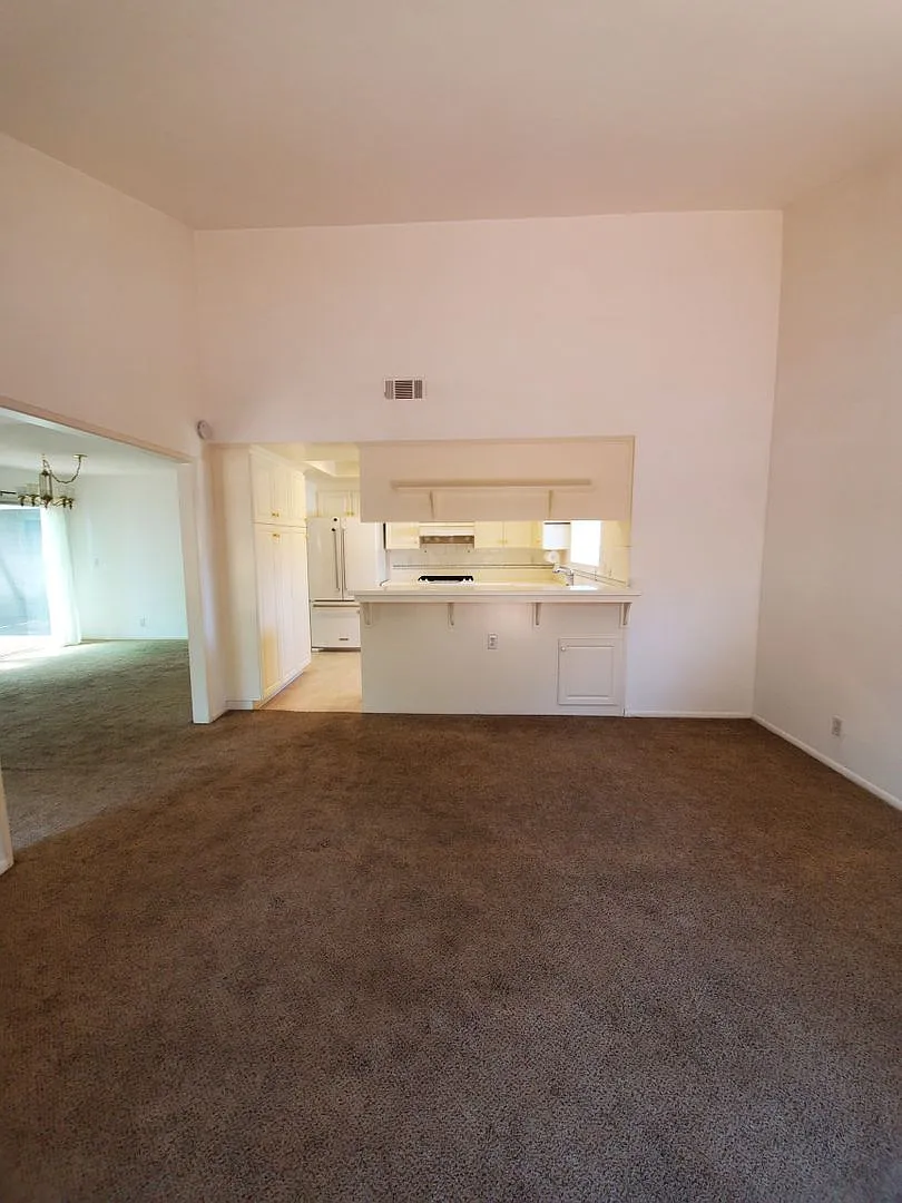 Spacious 4bd/2ba Condo with Double Car Garage — Photo 4