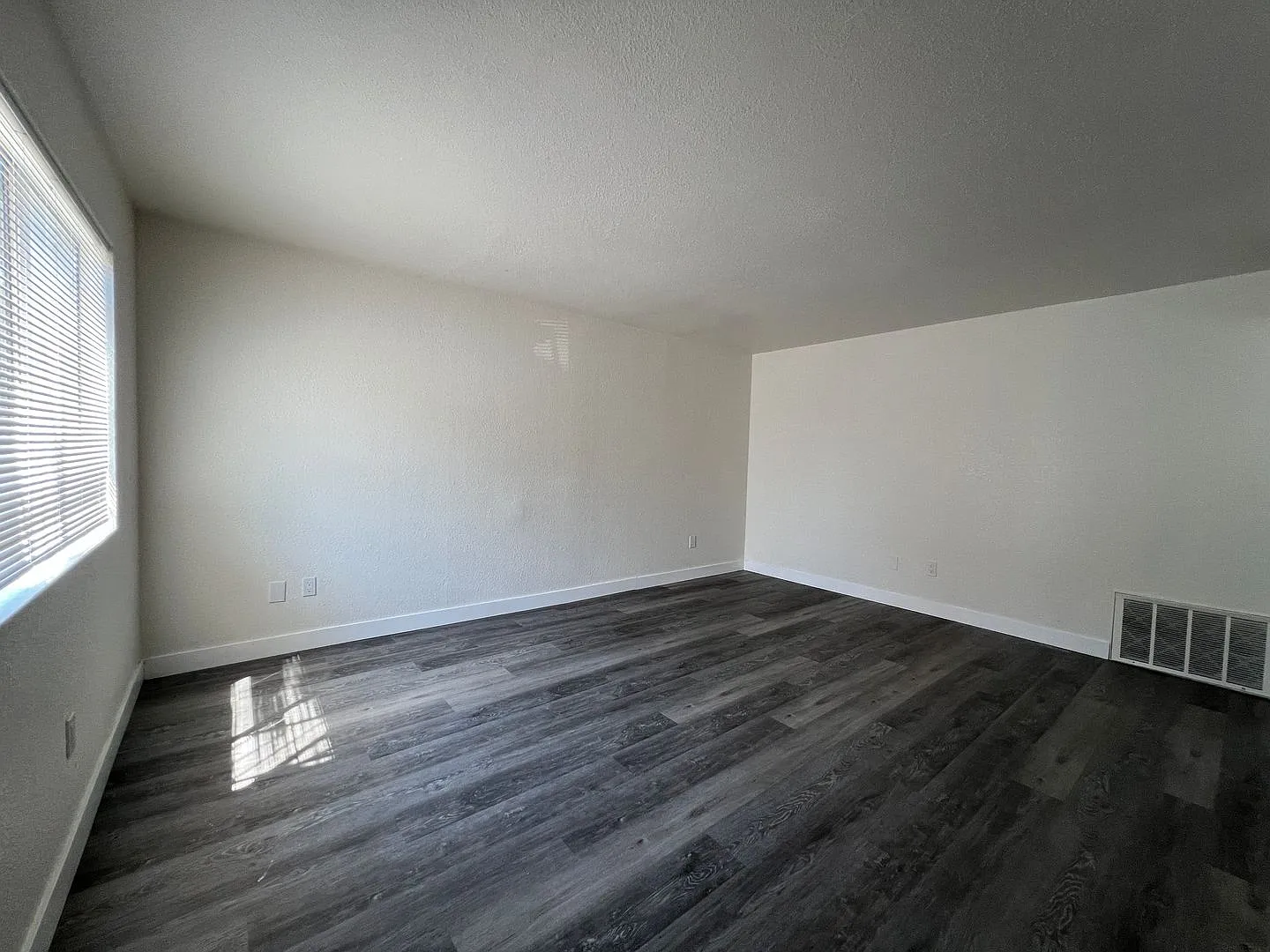 2-bedroom, 1-bath apartment in Visalia, CA — Photo 4