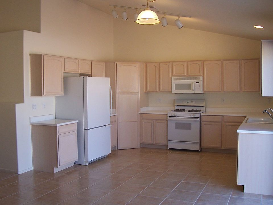 Open, spacious kitchen!