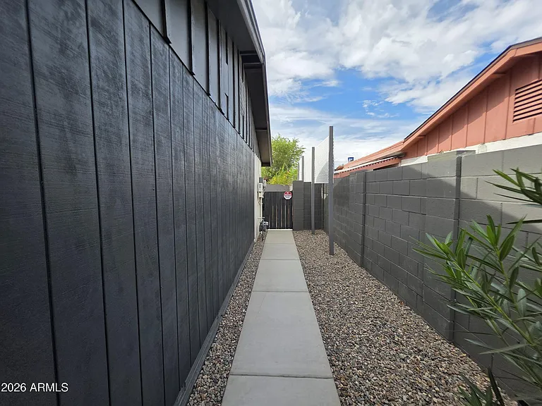 3735 E Claire Dr — Photo 25