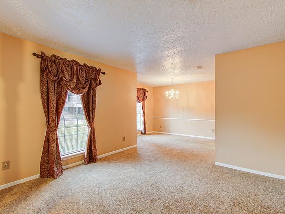 3rd image of 6926 Fox Knoll Ln