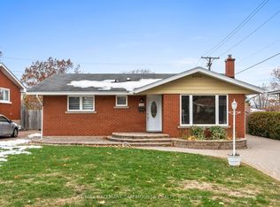 1208 Stanton Rd, Ottawa, ON K2C 3E2