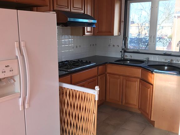 4th image of 4815 Kissena Blvd