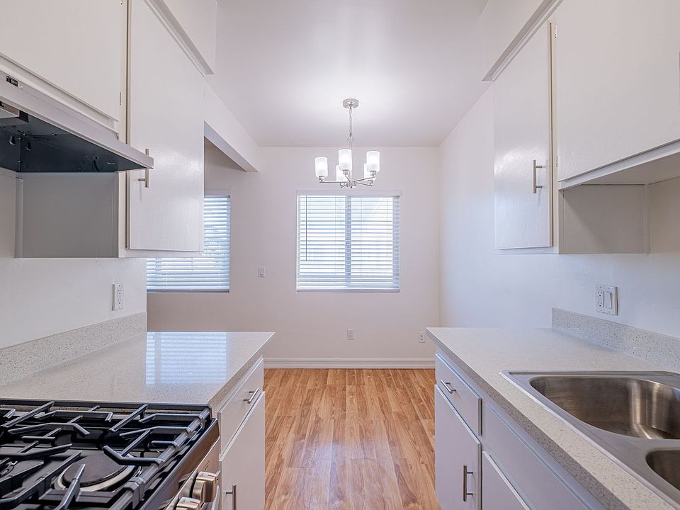 1st image of 2622 Vanderbilt Ln #I