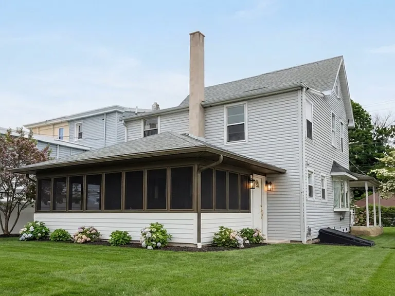 702 Market St — Photo 17